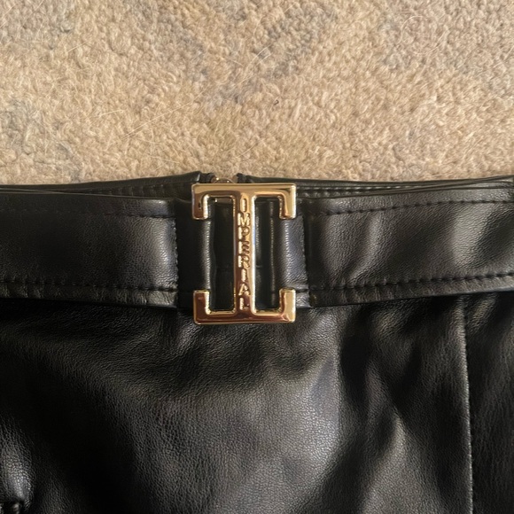 Black mini skirt fake leather. New no tag. Medium. With gold zipper and belt - Picture 3 of 5